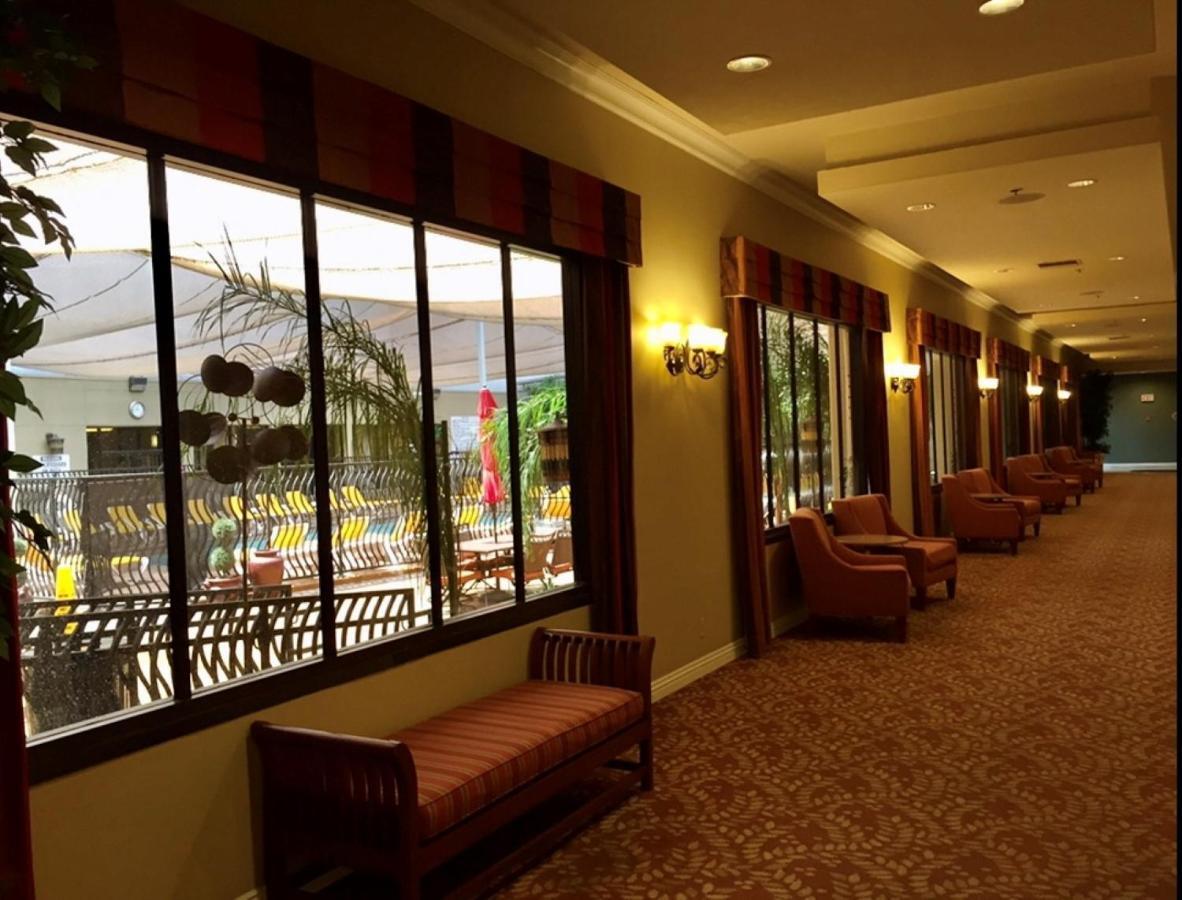 Getaways At The Jockey Club Apartahotel