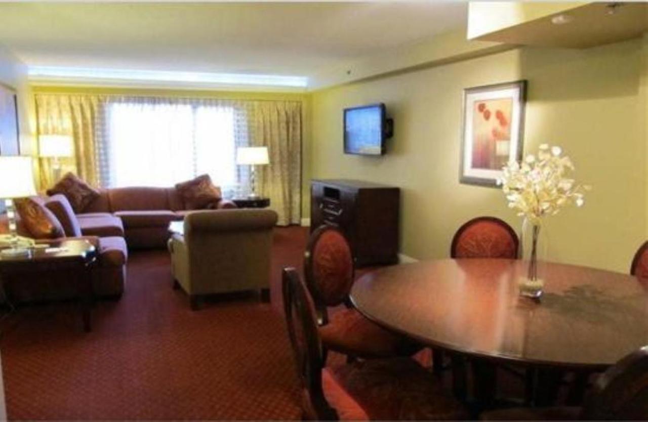 Getaways At The Jockey Club Apartahotel 3*