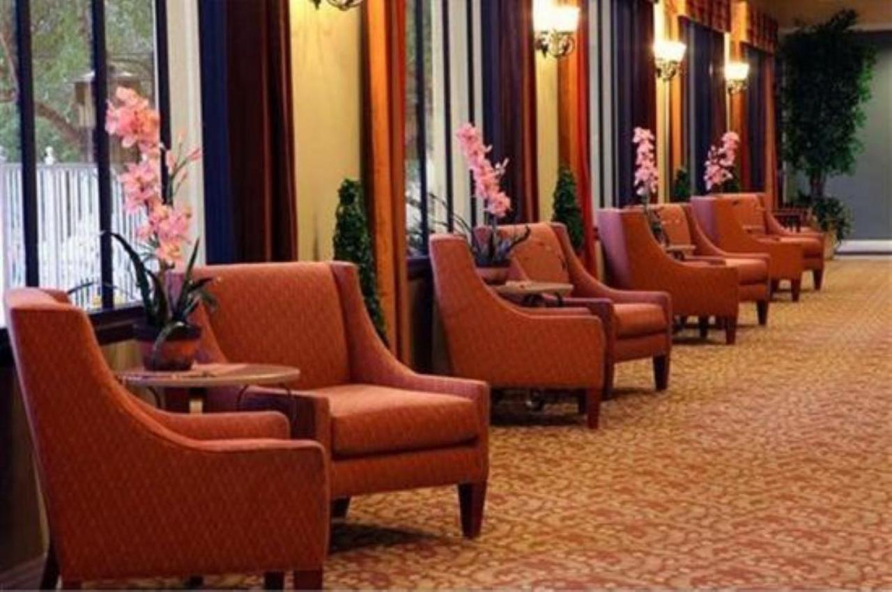 Getaways At The Jockey Club 3*